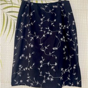 INC women’s black skirt with chain and sequin flower pattern Size 8